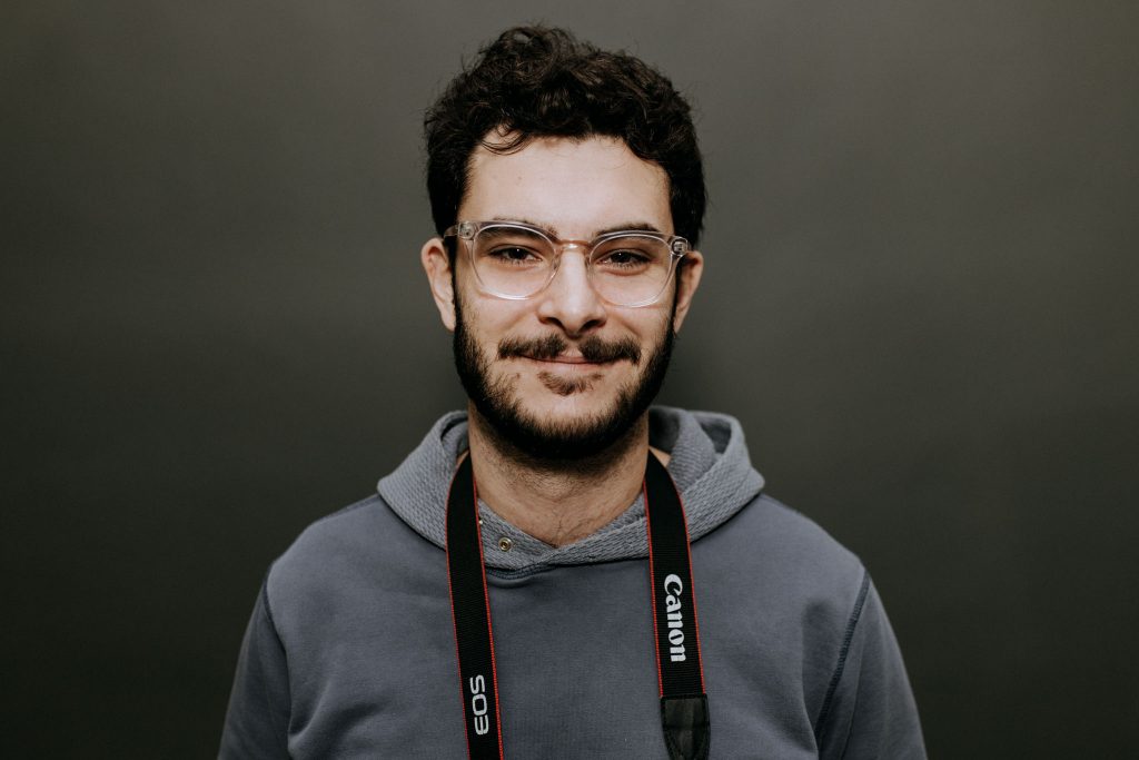 📸 Showing off flash with bounce card Photographer standing in as a model to show off flash lighting options